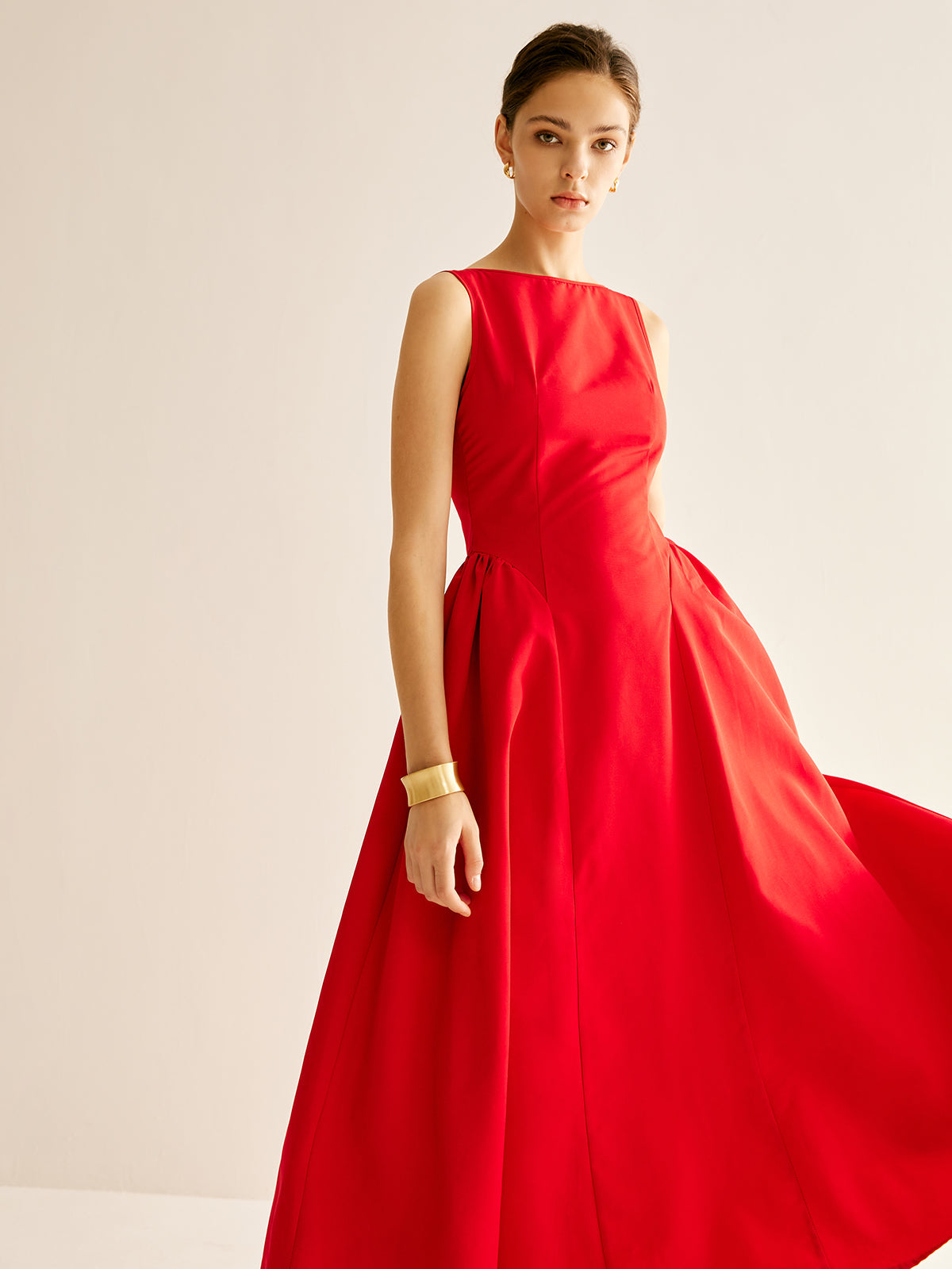 Pileli Askılı Maxi Elbise Kırmızı Yuvarlak Yaka | Lorlia