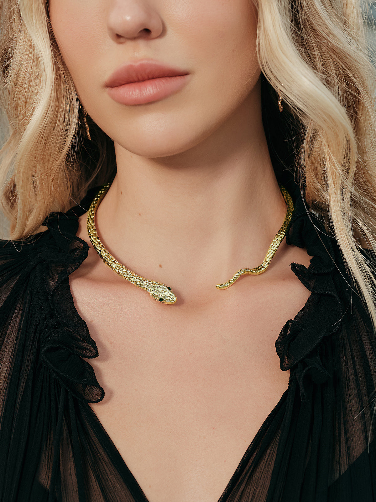 Şık Yılan Esintili Choker Kolye Altın Alaşım | Lorlia
