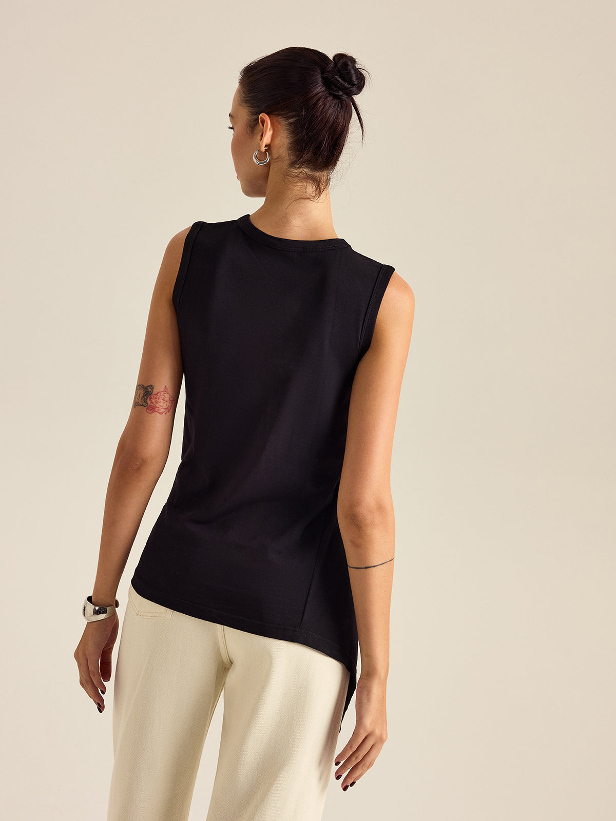 Asimetrik Pileli Kolsuz Atlet Siyah Slim Fit | Lorlia