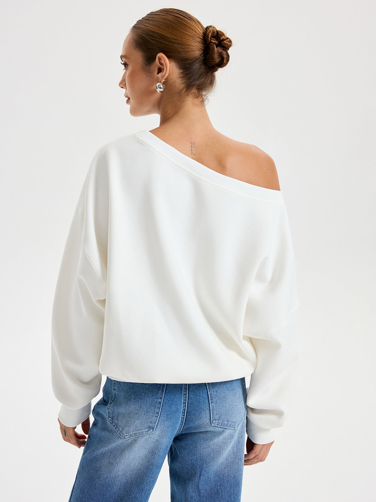 Omuzdan Açık Salaş Sweatshirt Beyaz Uzun Kol | Lorlia