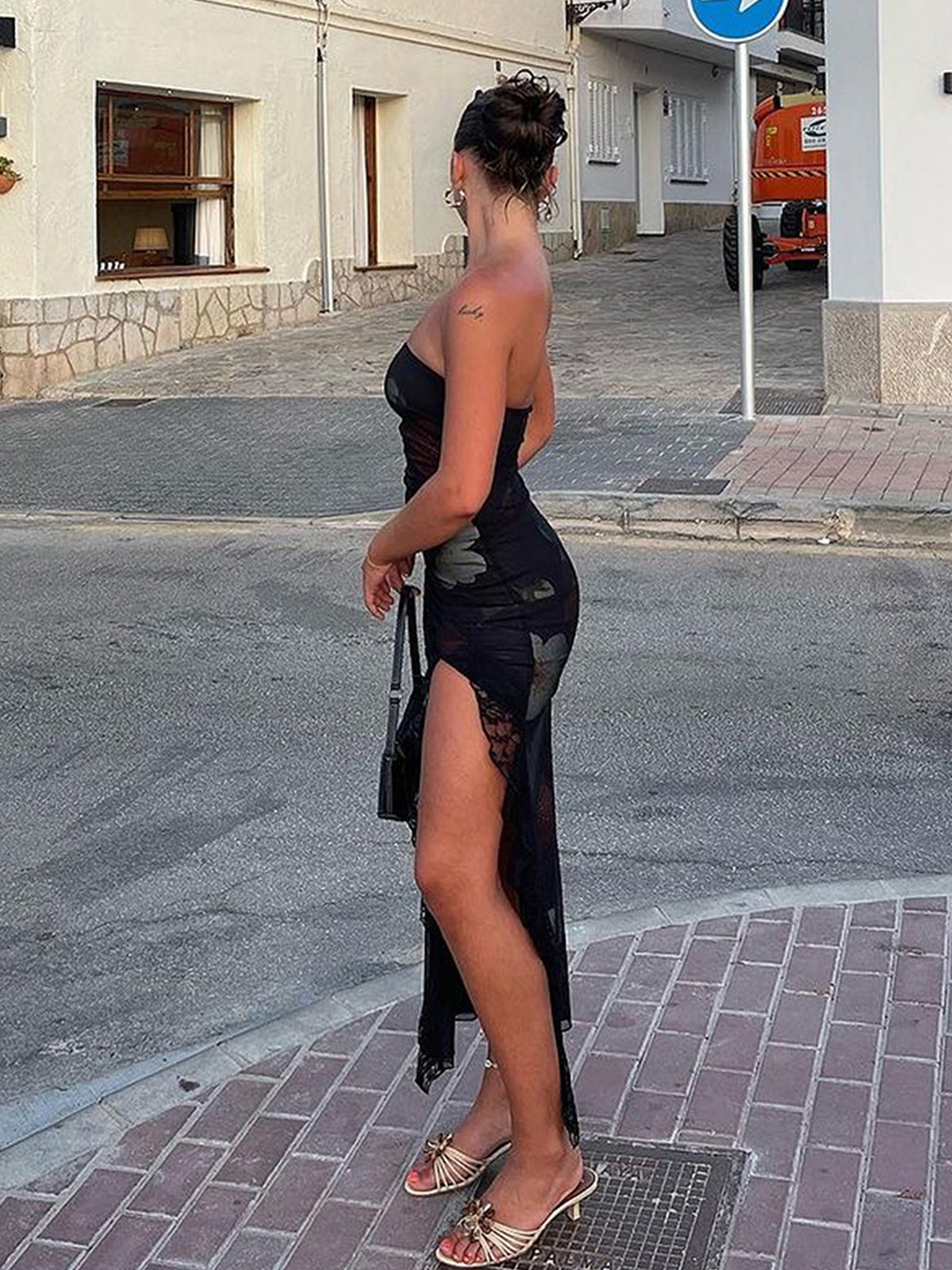 Çiçek Desenli Bölmeli Tüp Midi Elbise Siyah Kolsuz | Lorlia