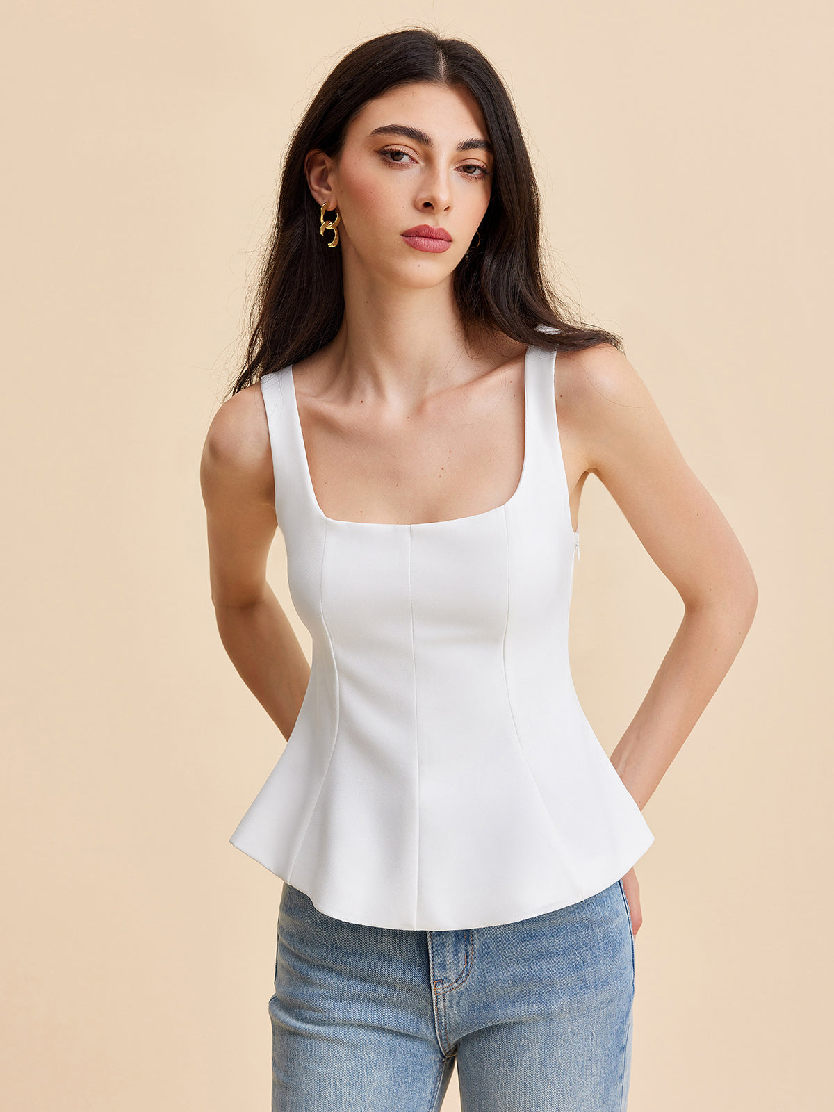 Kare Yaka Peplum Volanlı Bluz Beyaz Kolsuz | Lorlia
